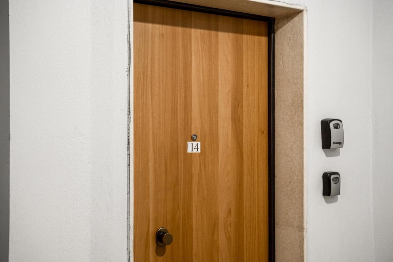 City Center Two Private Bedrooms Near Scanderbeg Square On Shared Apartment Τίρανα Εξωτερικό φωτογραφία