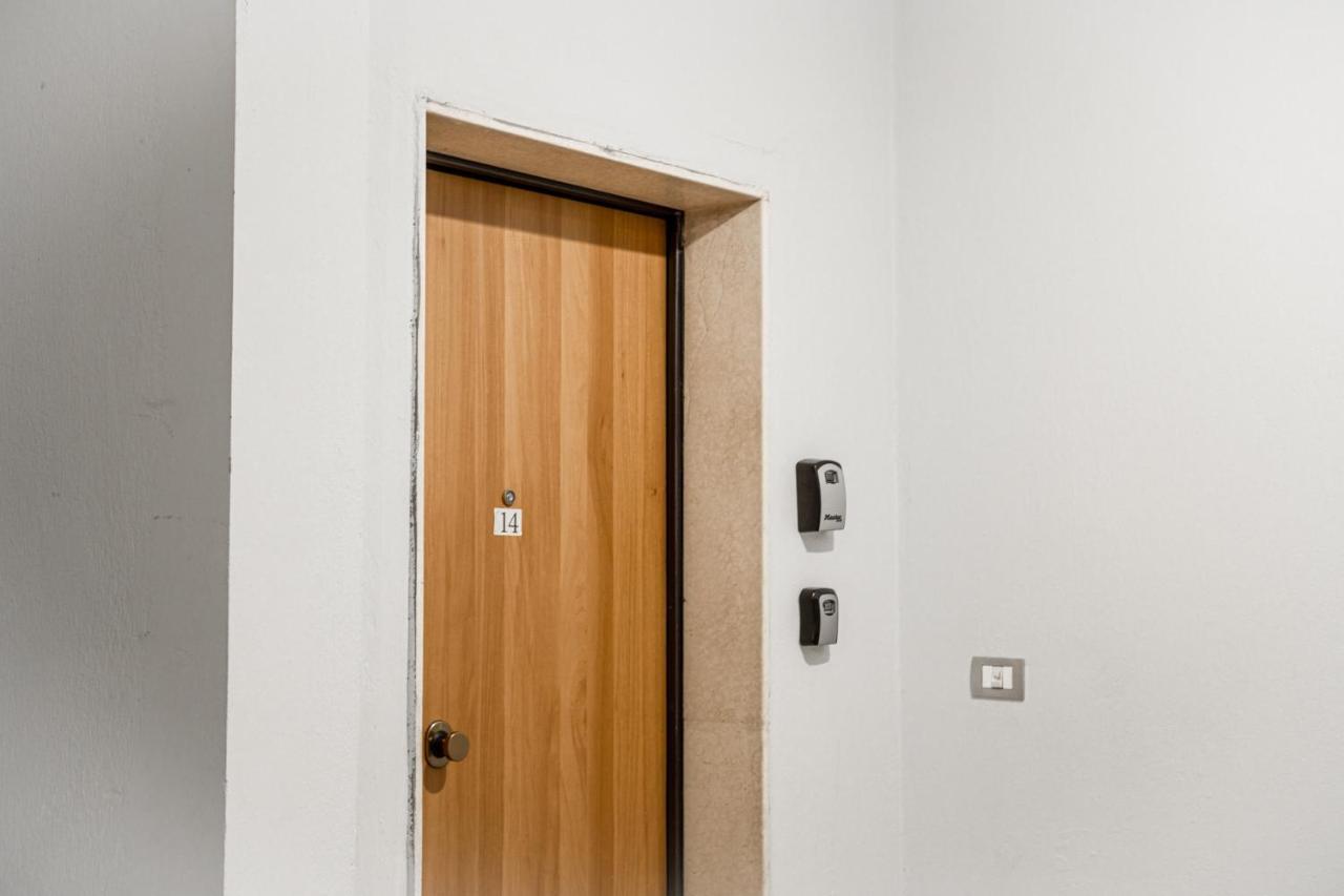 City Center Two Private Bedrooms Near Scanderbeg Square On Shared Apartment Τίρανα Εξωτερικό φωτογραφία